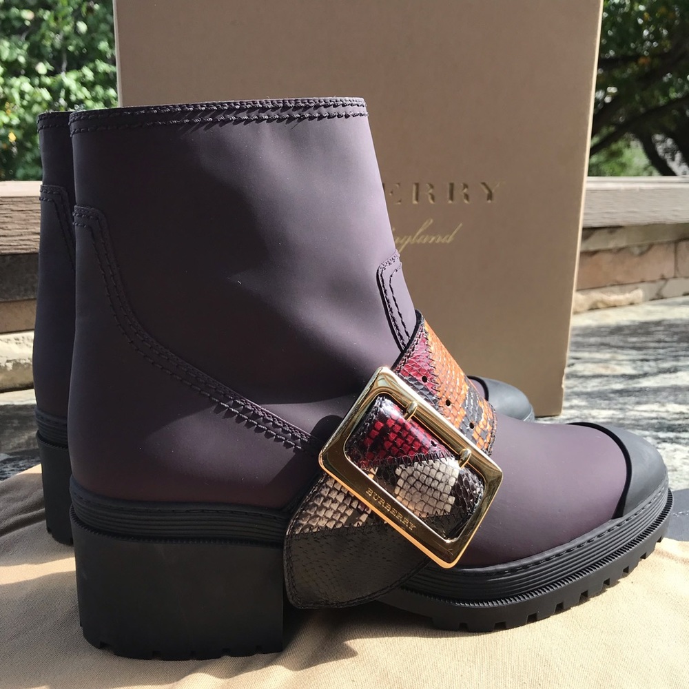 Burberry Whitchester Buckle Dark Claret SZ40.5 NWT - Picture 6 of 6